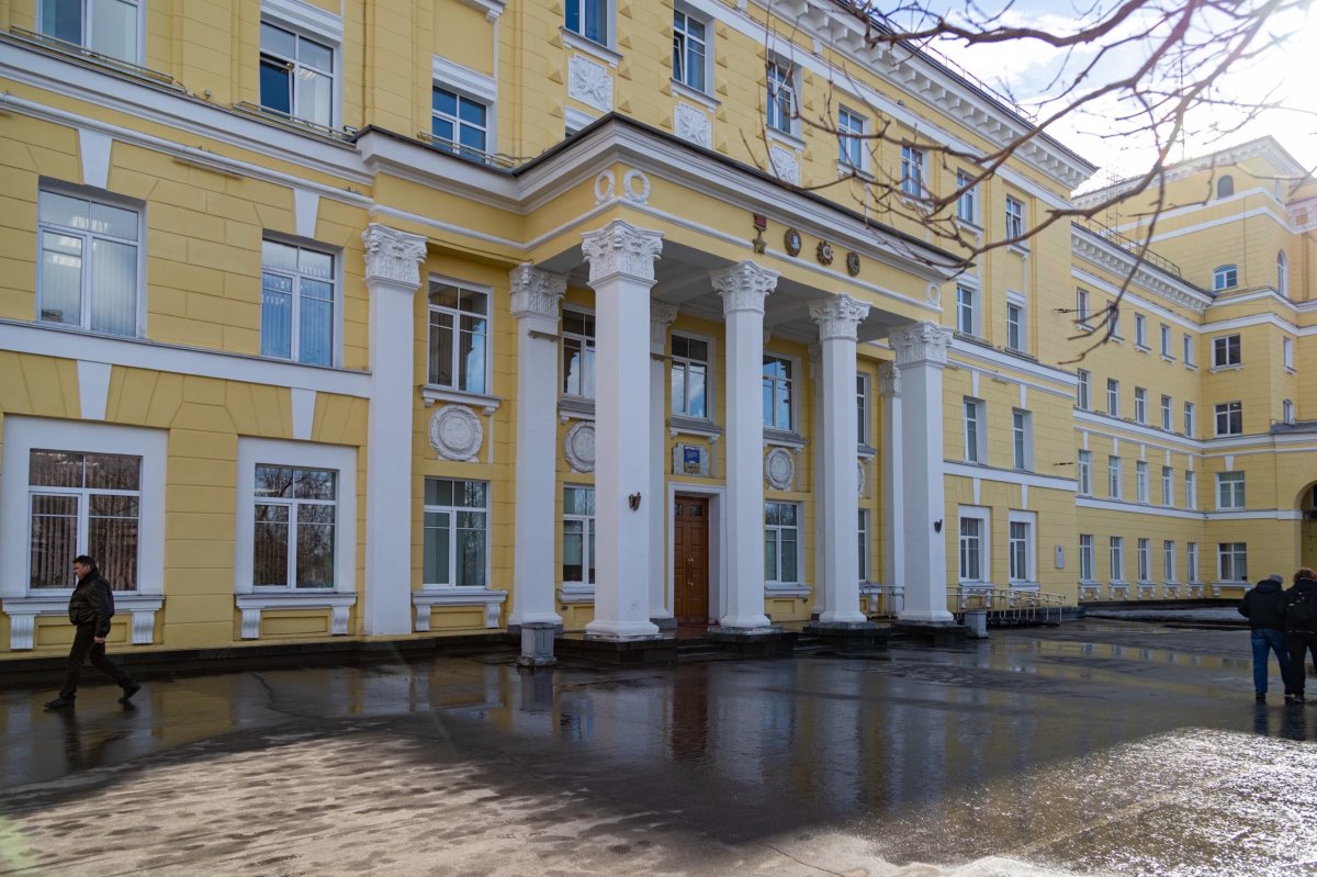 Здание администрации города Мурманска.