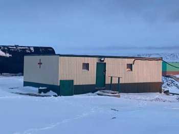 Медпункт на Ледовой базе Мыс Баранова.