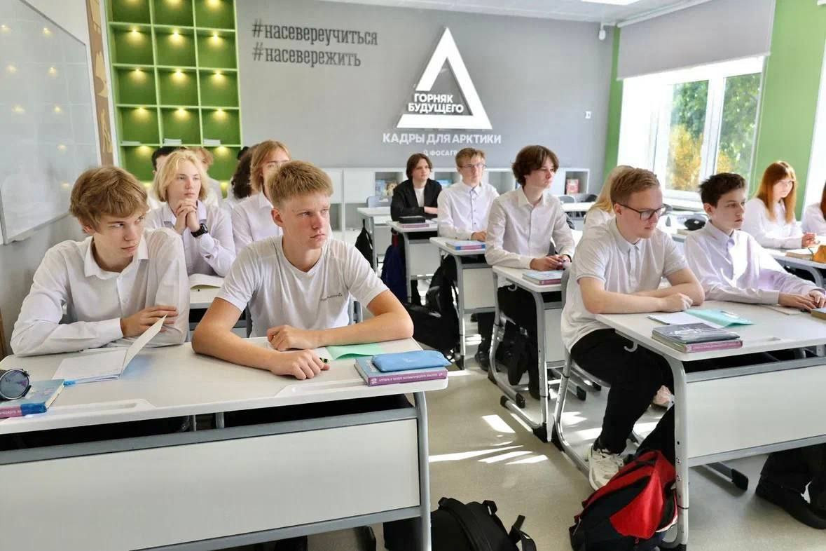 Школьники