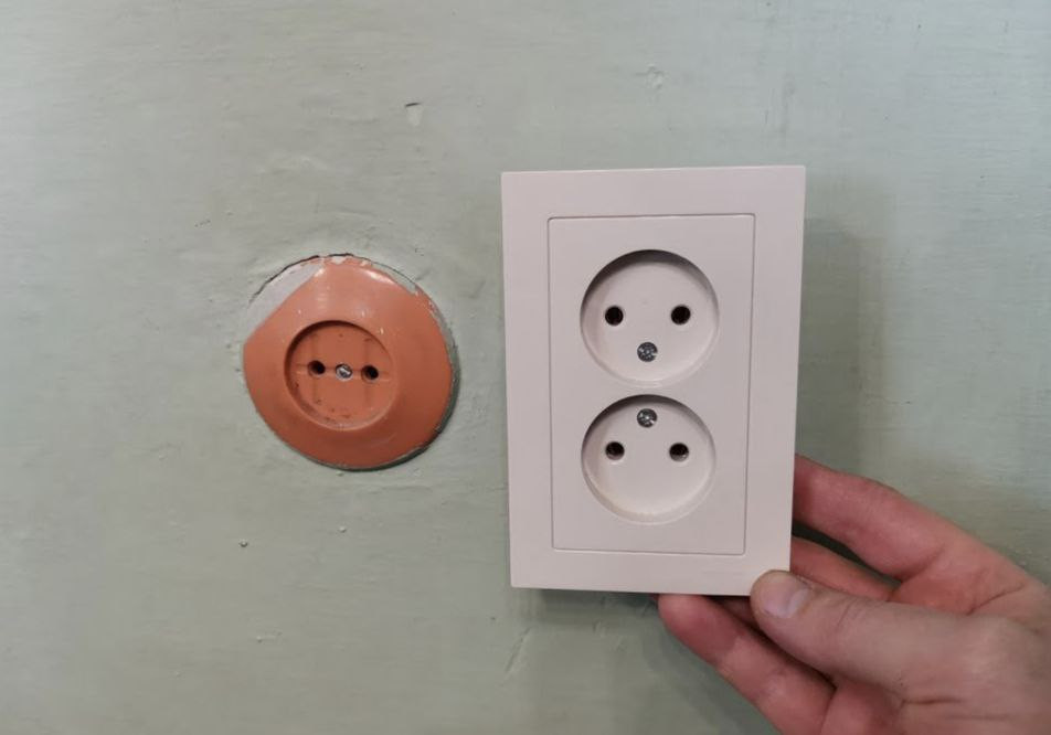 сравнение советской розетки и современной