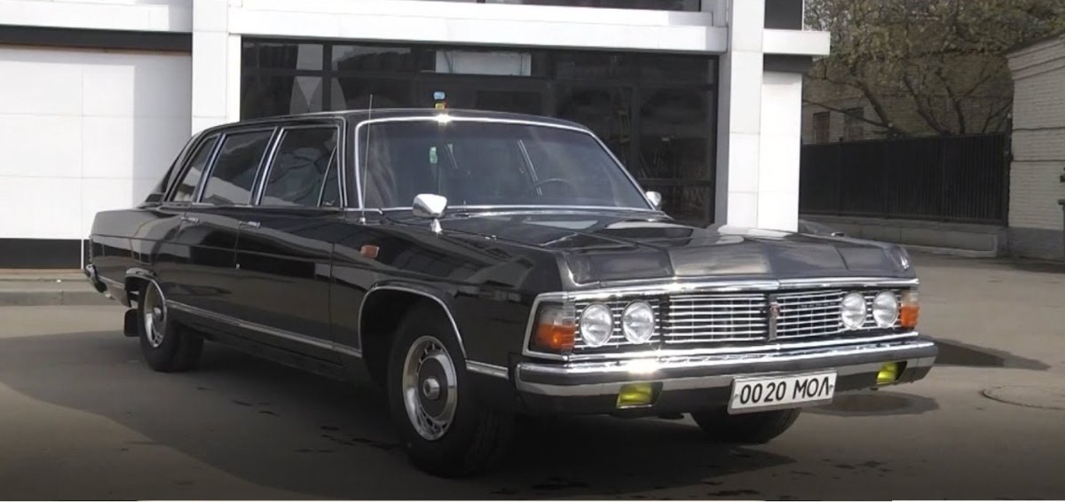 черный автомобиль