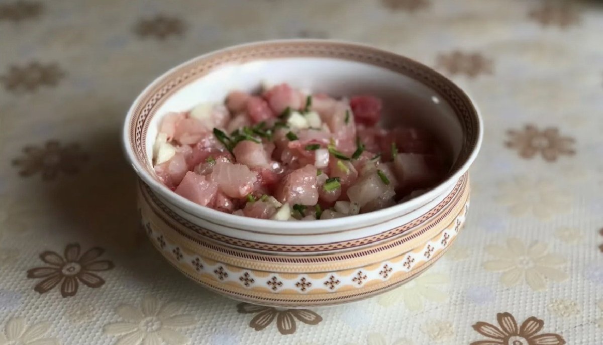 салатник с рыбой