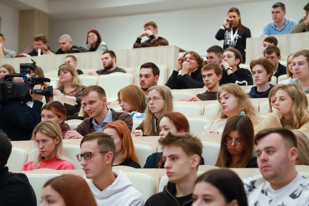 Студенты сидят в аудитории