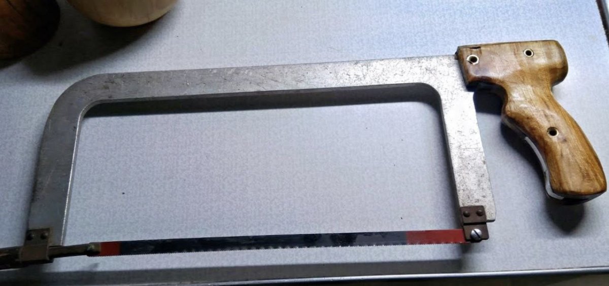 ножовка по металлу с деревянной ручкой