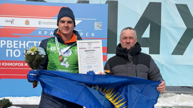 Награждение биатлониста