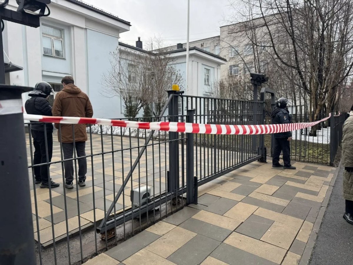 Сотрудники правоохранительных органов в Мурманске