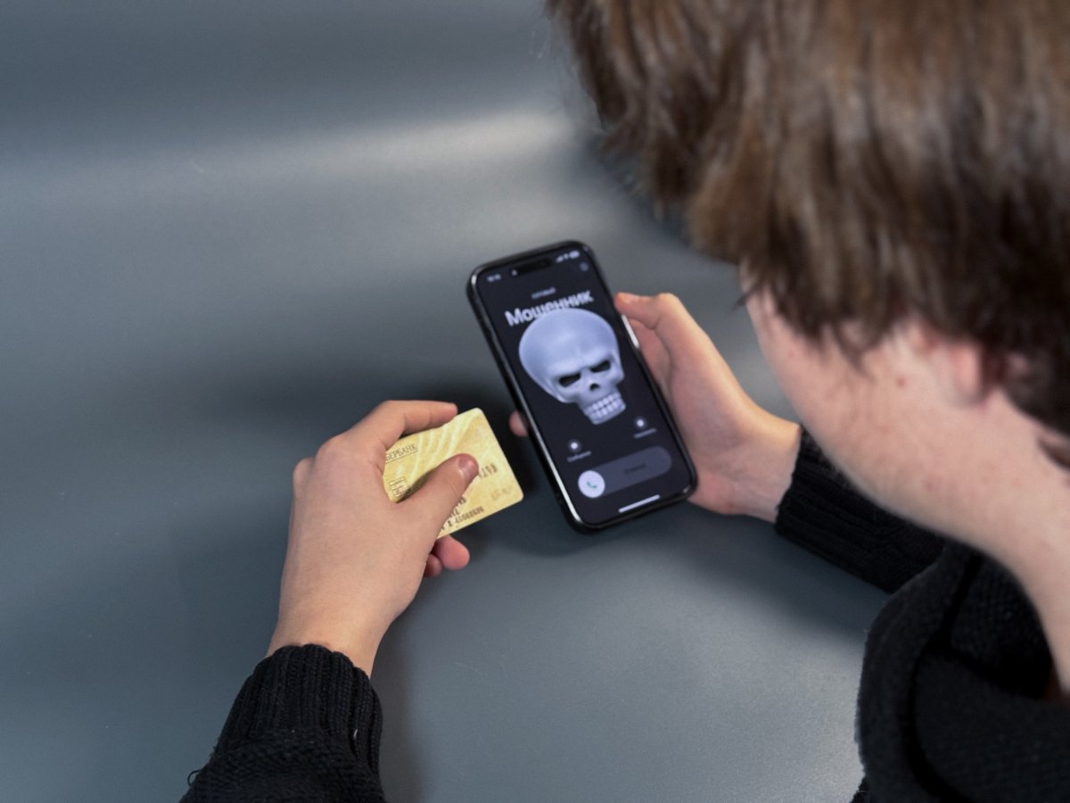 Мошенники звонят россиянину