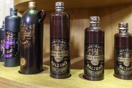 бутылки с "Рижским бальзамом"