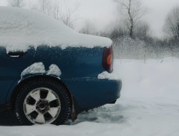 Машина на снегу
