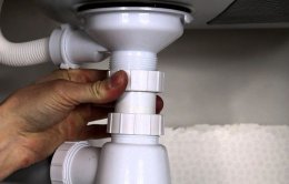 пластиковый сифон под раковиной
