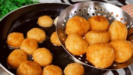 жареные шарики вынимают шумовкой из масла