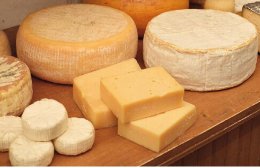 сыры на полке