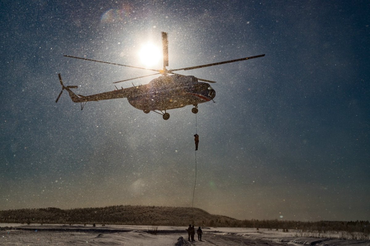 Вертолёт Ми-8.