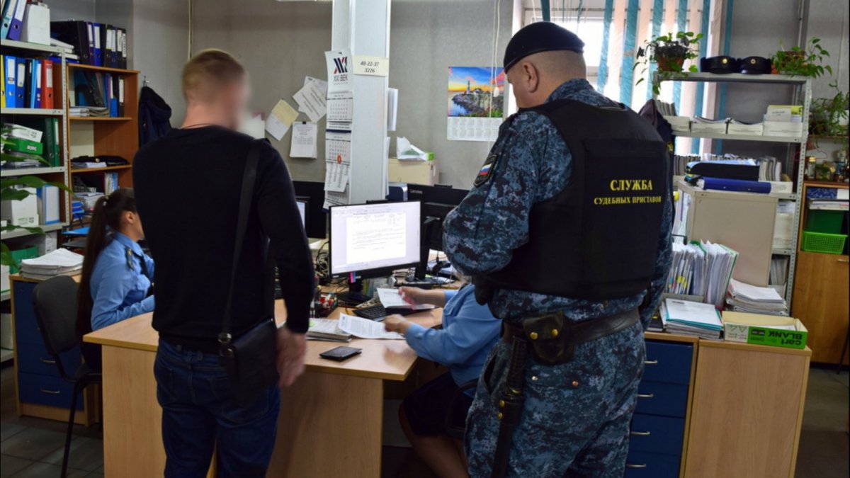 Судебные приставы