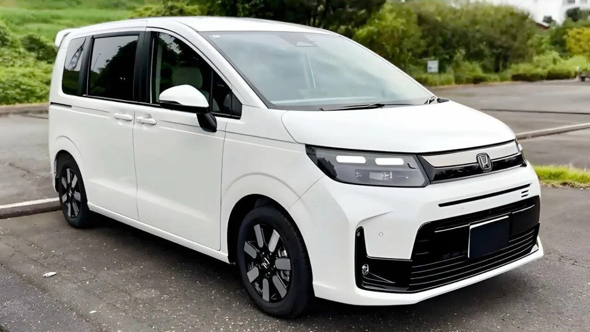 белый Honda Freed