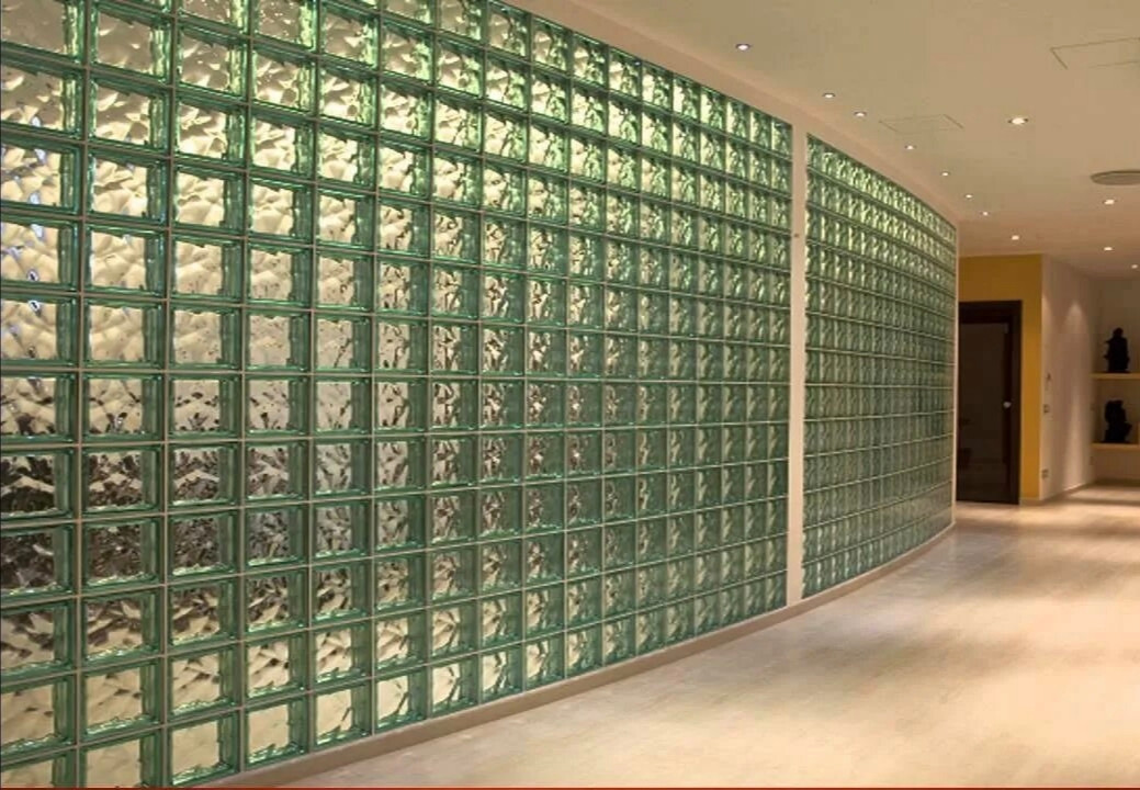 стена из стеклоблоков