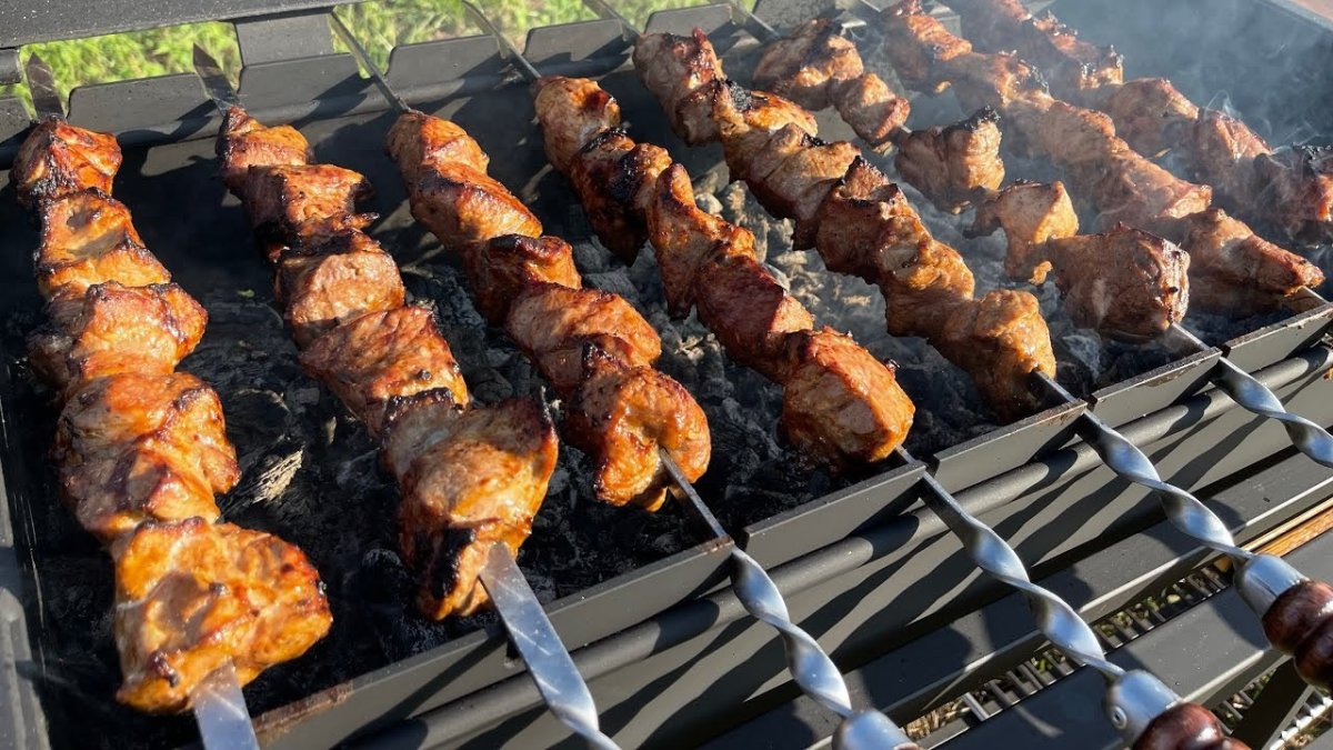 шашлык на шампурах