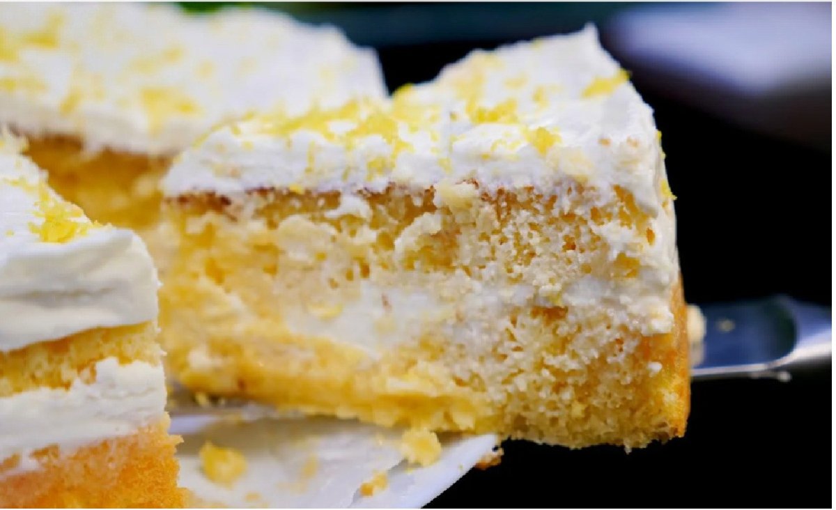 кусок лимонного пирога