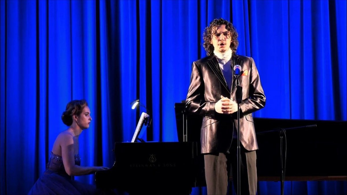 Грехова и Заряднов на сцене