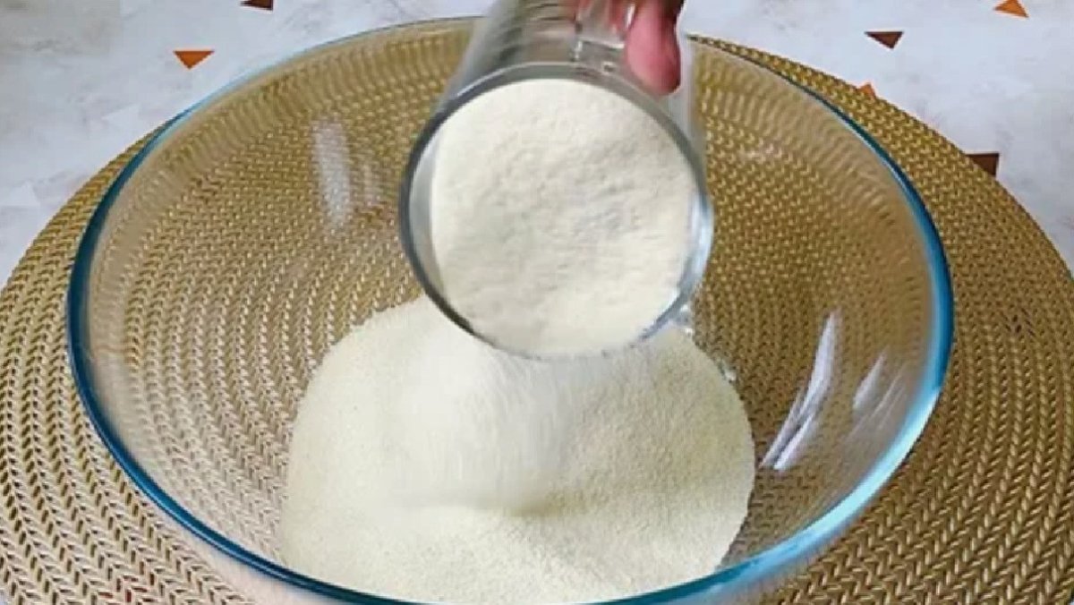 манка в миске