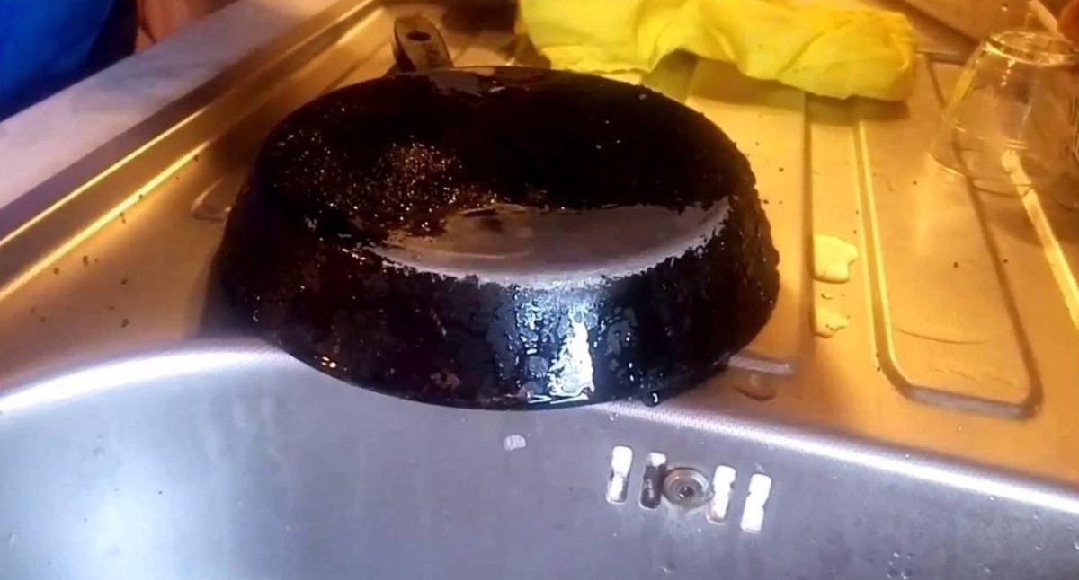 сковорода с нагаром