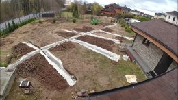 разрытые траншеи для дренажа на участке