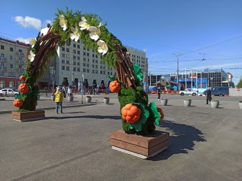 Вид на конгресс-отель «Меридиан» в Мурманске