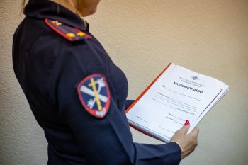 Уголовное дело в руках сотрудницы полиции