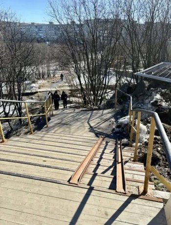 Лестница у малой Долины Уюта.