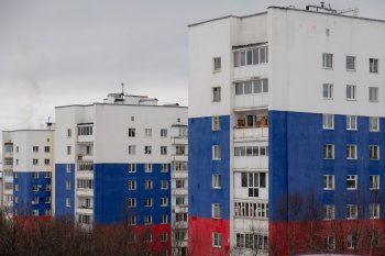 Дома окрашенные в российский триколор