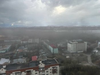 Облако угольной пыли в Мурманске.