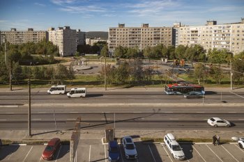 Автомобили на дорогах в Мурманске